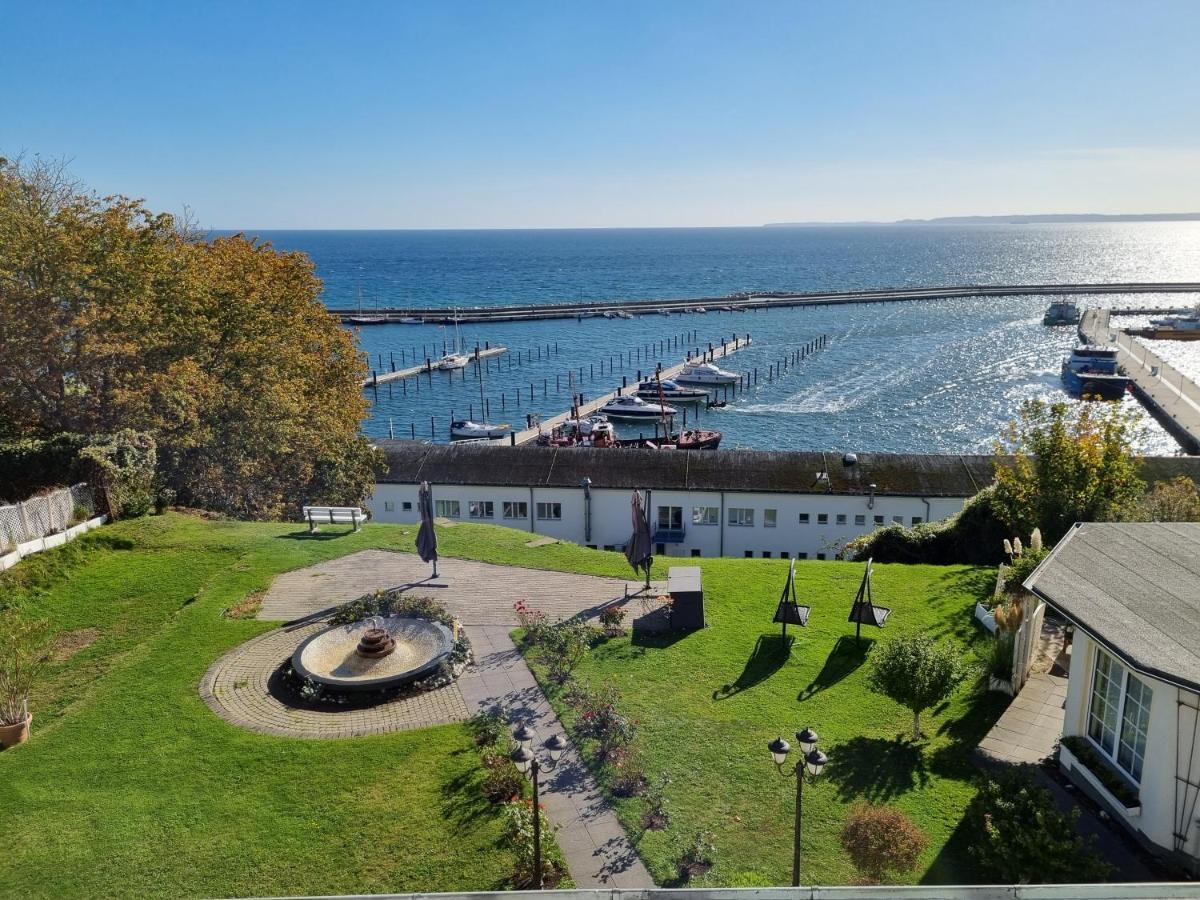 Hotel Waterkant Sassnitz Bagian luar foto