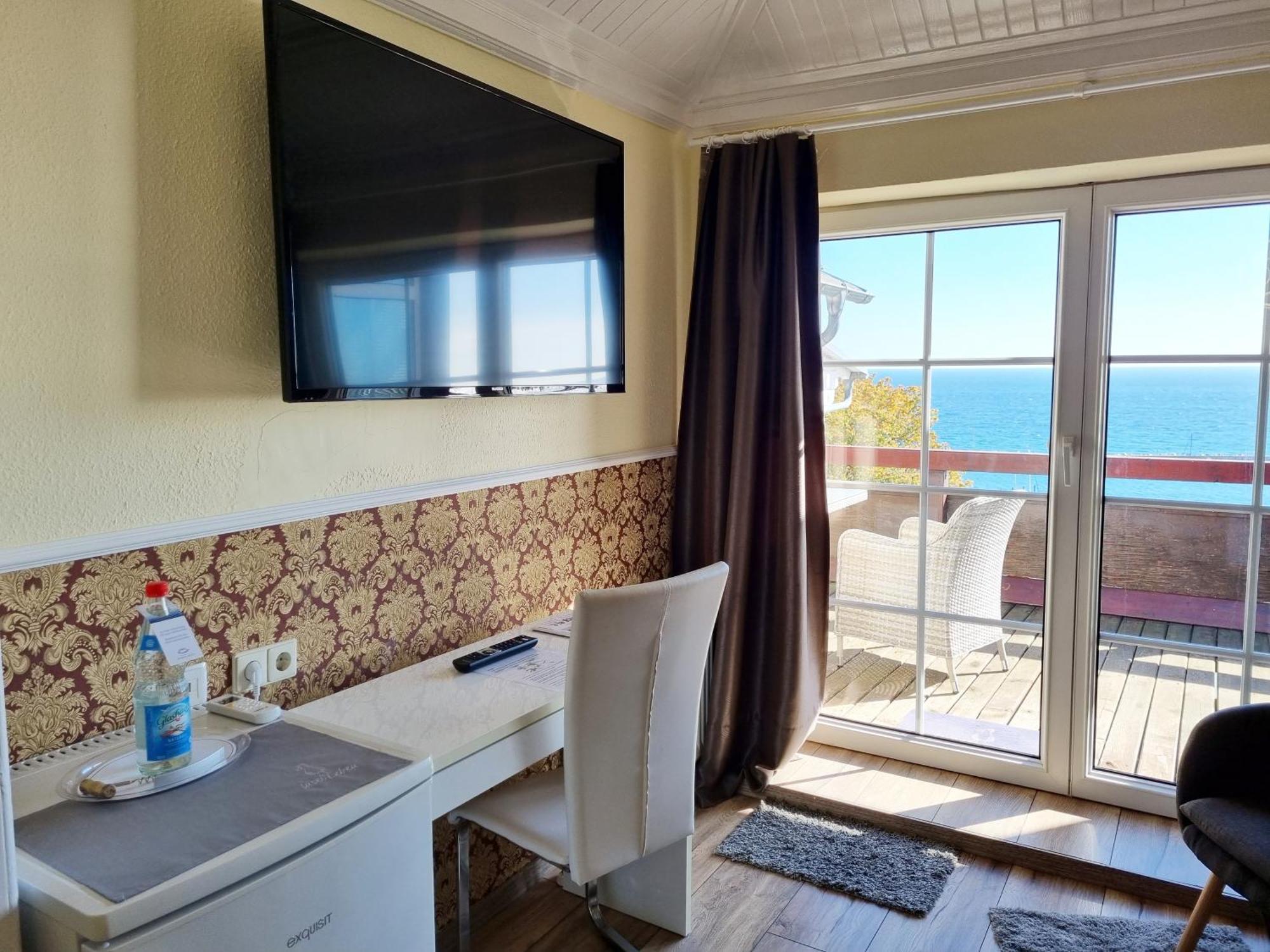 Hotel Waterkant Sassnitz Bagian luar foto